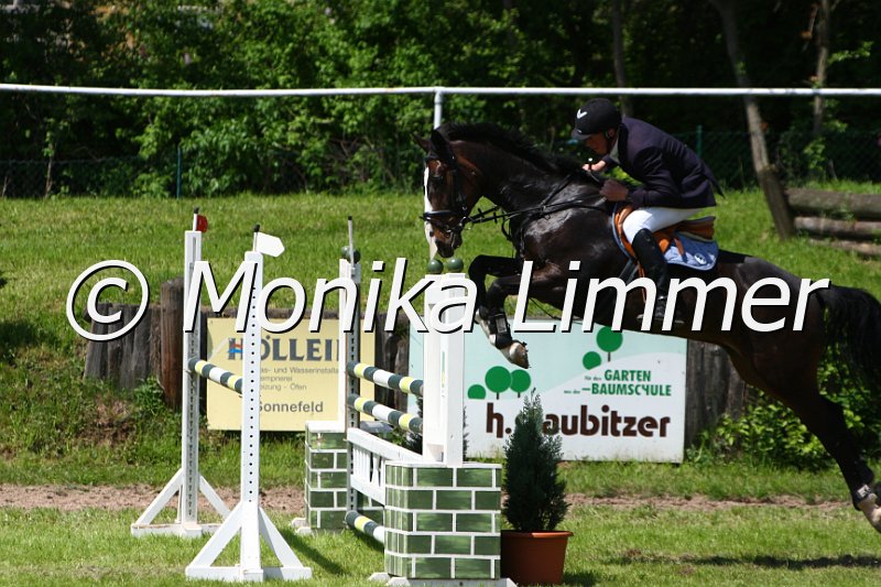 005M5314_Calwan_L Springen.JPG